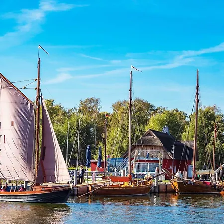 Achterndieck - Modernes 5-sterne Erdgeschoss-apartment Mit Balkon 公寓 *